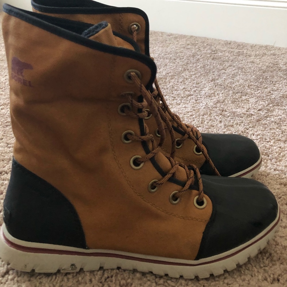 Sorel waterproof snow boots - like new!